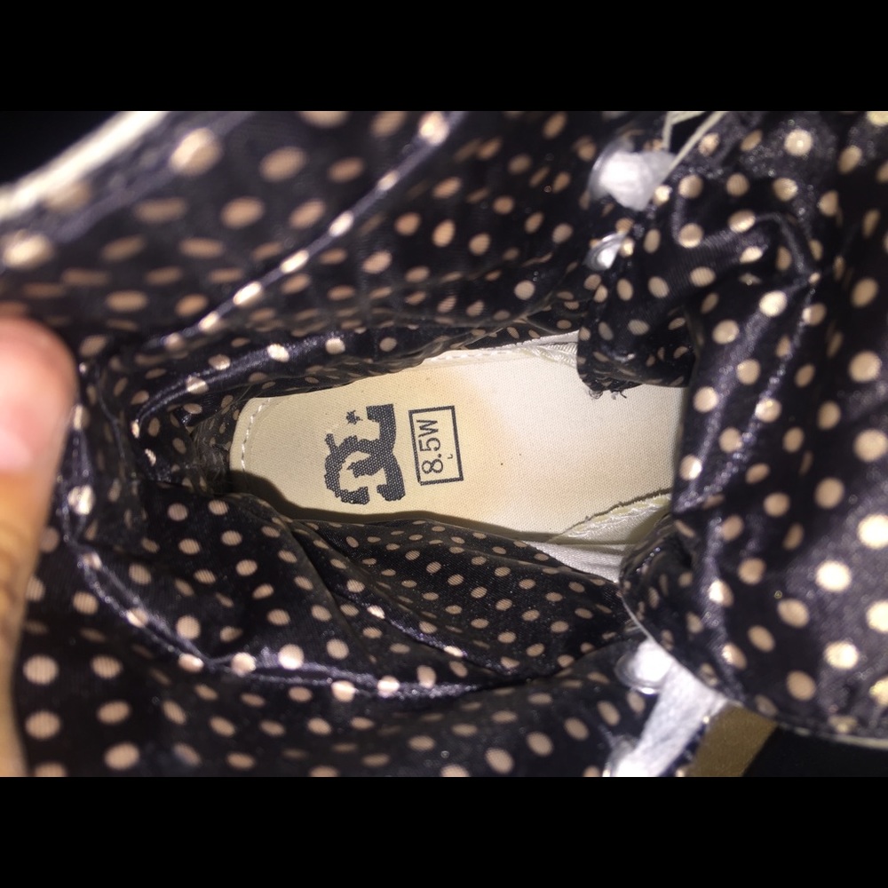 shoes - Picture 2 of 2
